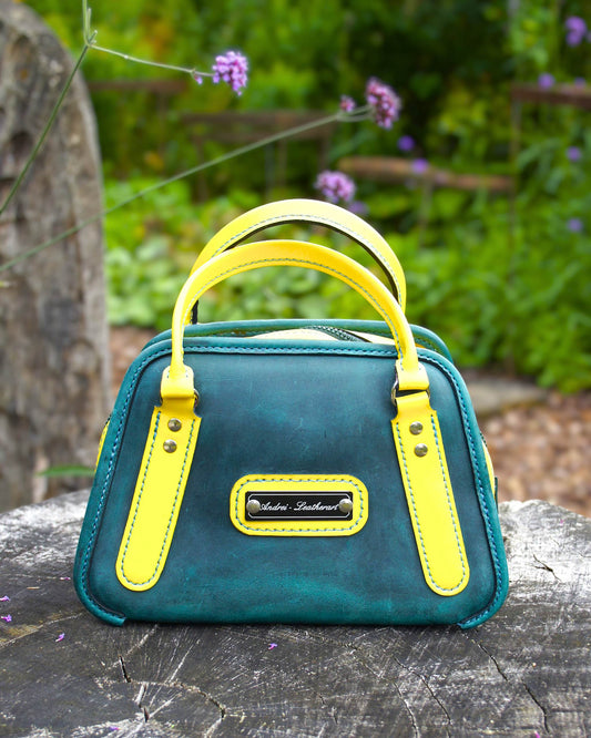 Handgemachte Lederhandtasche, Mini Bowling Bag, sportlich - elegantes Design