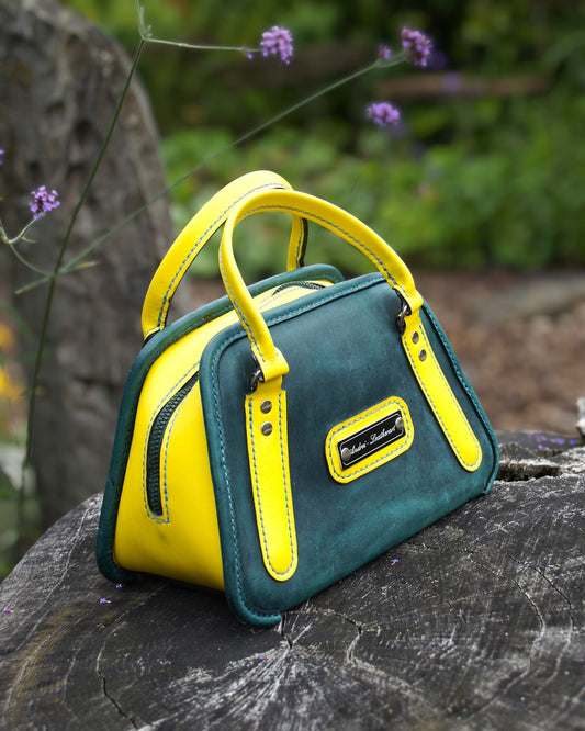 Handgemachte Lederhandtasche, Mini Bowling Bag, sportlich - elegantes Design