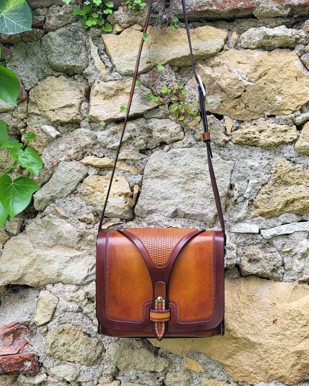 Handgefertigte Umhängetasche aus Leder