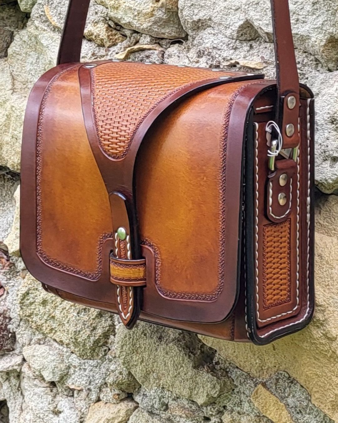 Handgefertigte Umhängetasche aus Leder