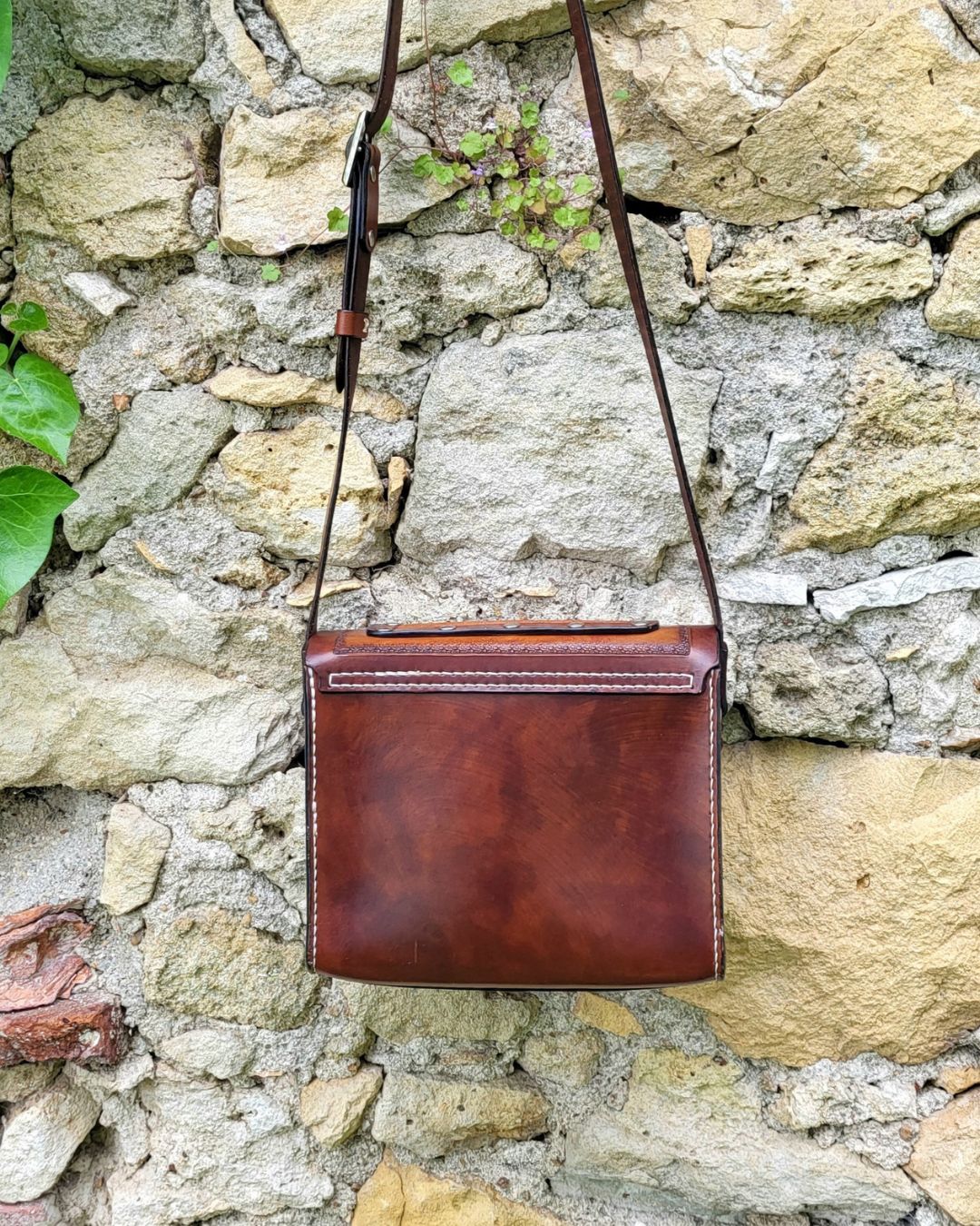Handgefertigte Umhängetasche aus Leder