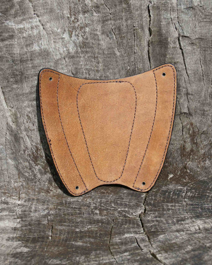 Handgefertigter Leder-Armschutz mit keltischen Knoten – verstellbar & ergonomisch