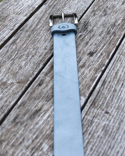 Handgefertigter Echtleder-Gürtel „Stone Blue“ – 4 cm Breite