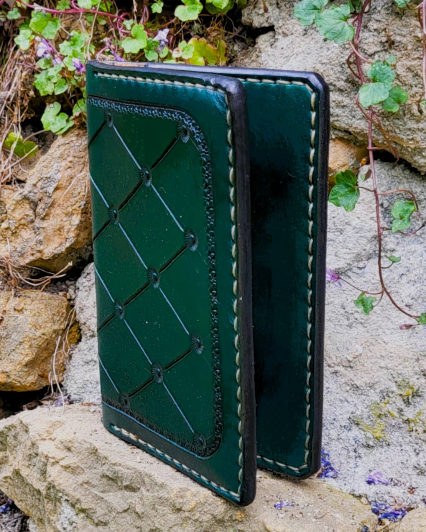 Handgefertigte Lederhülle für Reisepass