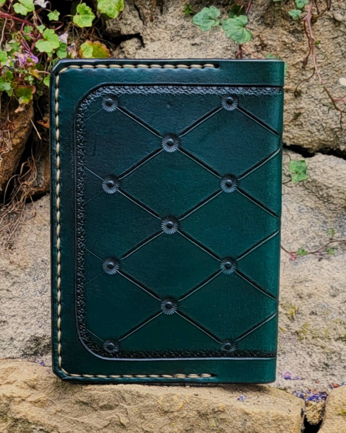 Handgefertigte Lederhülle für Reisepass