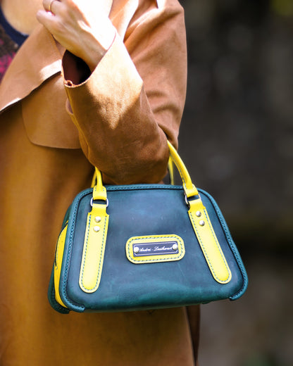 Handgemachte Lederhandtasche, Mini Bowling Bag, sportlich - elegantes Design