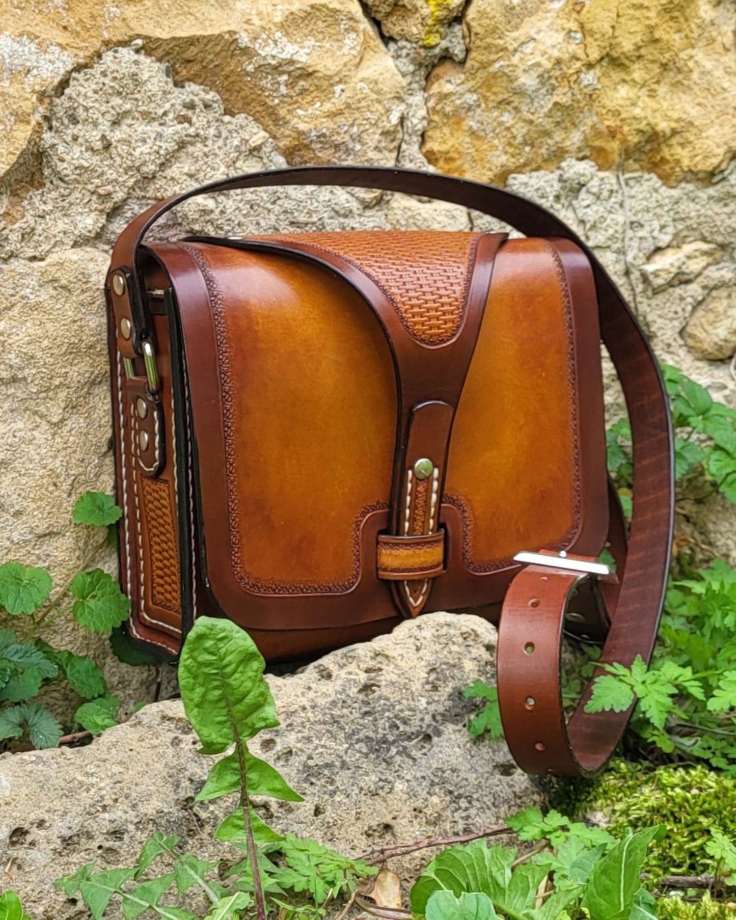 Handgefertigte Umhängetasche aus Leder