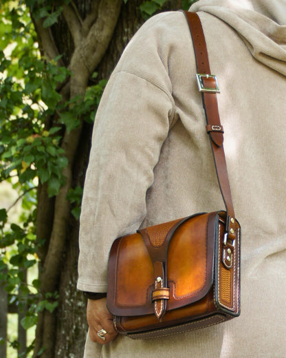 Handgefertigte Umhängetasche aus Leder